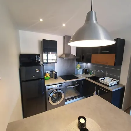 Appartement 2 Pieces Cosy 20 Min A Pied De La Plage Frejus Exterior photo