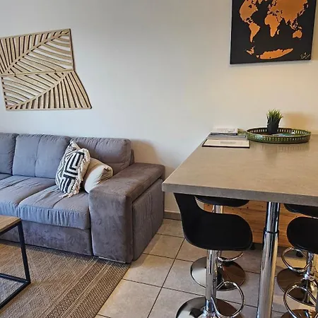 Appartement 2 Pieces Cosy 20 Min A Pied De La Plage Frejus Exterior photo